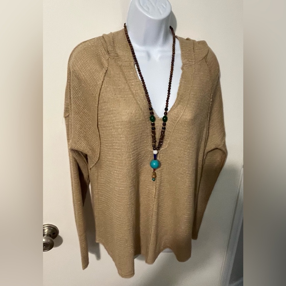 Love rich Size small loose weave hoodie seater. Tan